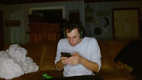 Snapshot of cguffey2284 chatting on 4, 1, 2025 cguffey2284 online show from 4, 1, 2025