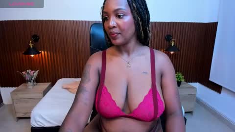 Snapshot of channel_brunette chatting on 13, 2, 2025 Chanel online show from 13, 2, 2025