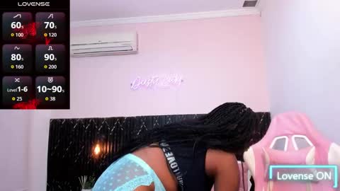 Snapshot of channel_brunette chatting on 6, 11, 2025 Chanel online show from 6, 11, 2025