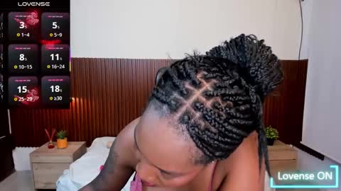 Snapshot of channel_brunette chatting on 21, 11, 2025 Chanel online show from 21, 11, 2025