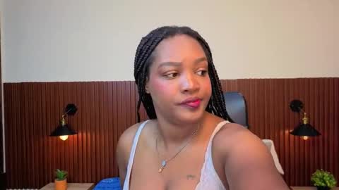 Snapshot of channel_brunette chatting on 12, 2, 2026 Chanel online show from 12, 2, 2026