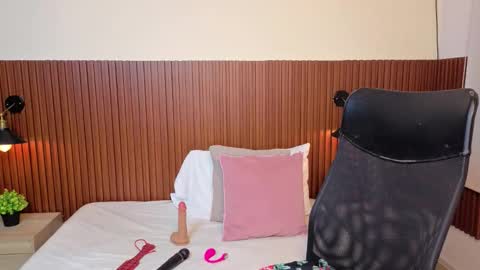 Snapshot of channel_brunette chatting on 19, 2, 2026 Chanel online show from 19, 2, 2026