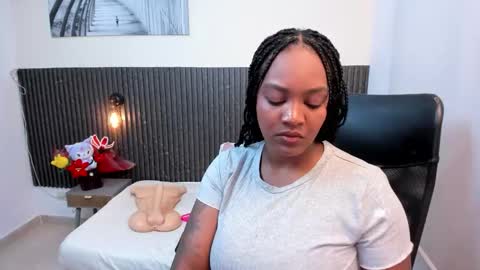 Snapshot of channel_brunette chatting on 5, 3, 2026 Chanel online show from 5, 3, 2026