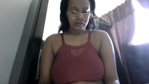 Snapshot of chantal99 chatting on 23, 9, 2025 chantal99 online show from 23, 9, 2025