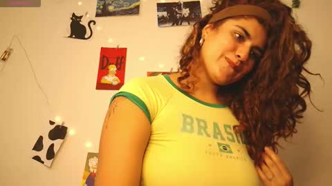 Snapshot of chantal_leon chatting on 22, 10, 2025     online show from 22, 10, 2025