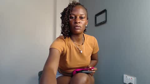 Snapshot of chantelsamz2 chatting on 27, 11, 2025 Chantel online show from 27, 11, 2025