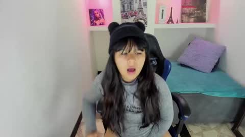 Snapshot of charis_21 chatting on 18, 9, 2025 charis 2 online show from 18, 9, 2025