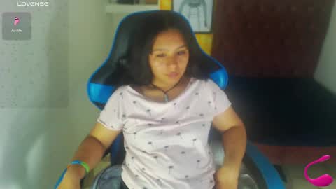 Snapshot of charis_21 chatting on 2, 10, 2025 charis 2 online show from 2, 10, 2025