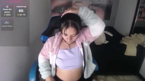 Snapshot of charis_21 chatting on 8, 10, 2025 charis 2 online show from 8, 10, 2025