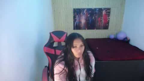 Snapshot of charis_21 chatting on 23, 10, 2025 charis 2 online show from 23, 10, 2025