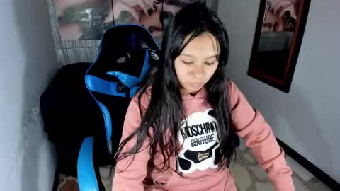 Snapshot of charis_21 chatting on 26, 10, 2025 charis 2 online show from 26, 10, 2025