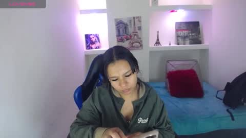 Snapshot of charis_21 chatting on 7, 11, 2025 charis 2 online show from 7, 11, 2025