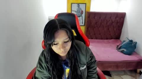 Snapshot of charis_21 chatting on 8, 11, 2025 charis 2 online show from 8, 11, 2025