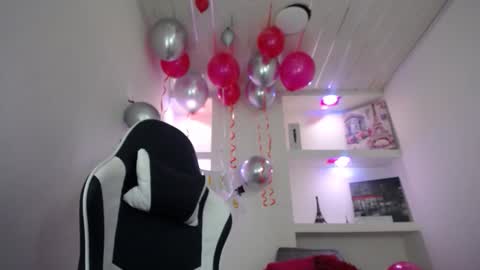 Snapshot of charis_21 chatting on 13, 11, 2025 charis 2 online show from 13, 11, 2025