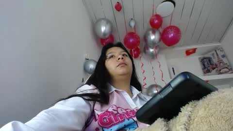 Snapshot of charis_21 chatting on 14, 11, 2025 charis 2 online show from 14, 11, 2025