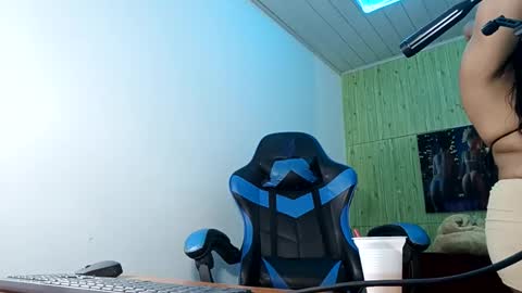 Snapshot of charis_21 chatting on 23, 11, 2025 charis 2 online show from 23, 11, 2025