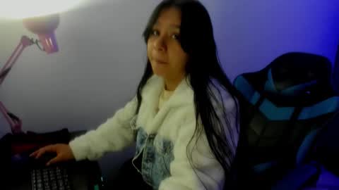 Snapshot of charis_21 chatting on 20, 12, 2025 charis 2 online show from 20, 12, 2025