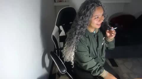 Snapshot of charis_21 chatting on 22, 12, 2025 charis 2 online show from 22, 12, 2025