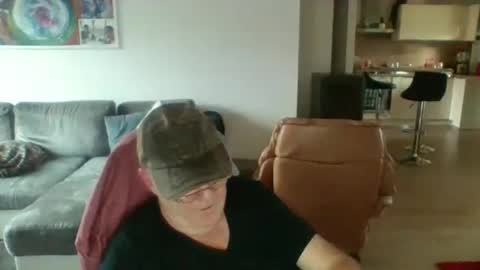 Snapshot of charles6064 chatting on 12, 1, 2025 charles6064 online show from 12, 1, 2025