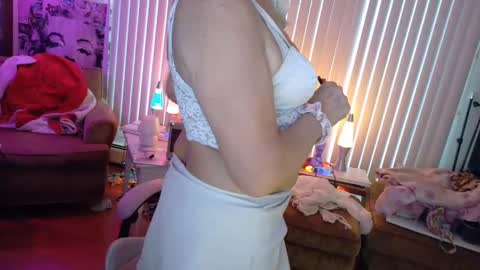 Snapshot of charli_girl chatting on 12, 1, 2025 Charli online show from 12, 1, 2025