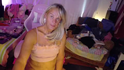 Snapshot of charli_girl chatting on 23, 9, 2025 Charli online show from 23, 9, 2025