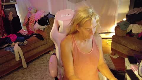 Snapshot of charli_girl chatting on 20, 10, 2025 Charli online show from 20, 10, 2025