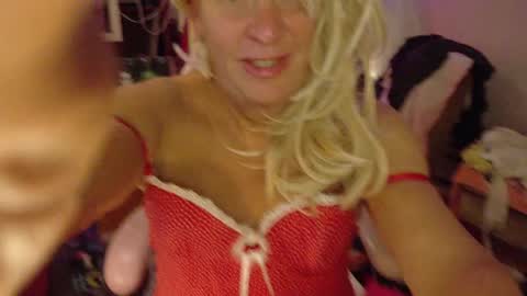 Snapshot of charli_girl chatting on 1, 11, 2025 Charli online show from 1, 11, 2025