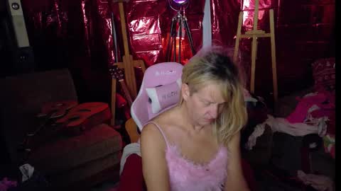 Snapshot of charli_girl chatting on 2, 12, 2025 Charli online show from 2, 12, 2025