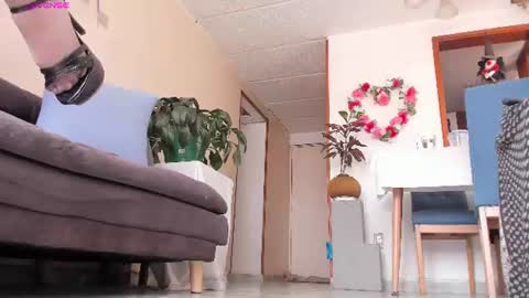 Snapshot of charlize_legs_ chatting on 10, 6, 2026 Charlize online show from 10, 6, 2026