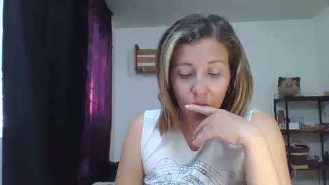 Snapshot of charlot_ponze chatting on 2, 1, 2025 charlott online show from 2, 1, 2025