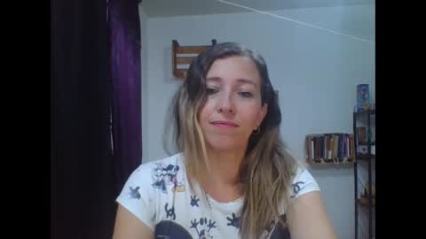 Snapshot of charlot_ponze chatting on 9, 10, 2025 charlott online show from 9, 10, 2025