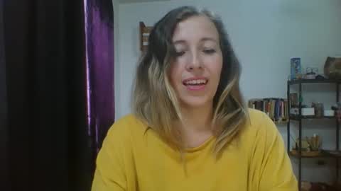 Snapshot of charlot_ponze chatting on 10, 10, 2025 charlott online show from 10, 10, 2025