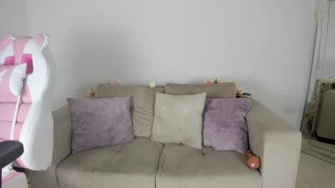 Snapshot of charlote_cowell_sub_ chatting on 10, 1, 2025 online show from 10, 1, 2025