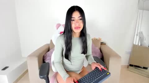 Snapshot of charlote_cowell_sub_ chatting on 13, 2, 2025 online show from 13, 2, 2025