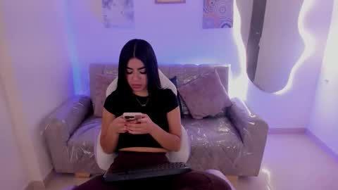 Snapshot of charlote_cowell_sub_ chatting on 8, 9, 2025 online show from 8, 9, 2025