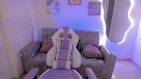Snapshot of charlote_cowell_sub_ chatting on 16, 9, 2025 online show from 16, 9, 2025