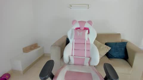 Snapshot of charlote_cowell_sub_ chatting on 23, 9, 2025 online show from 23, 9, 2025