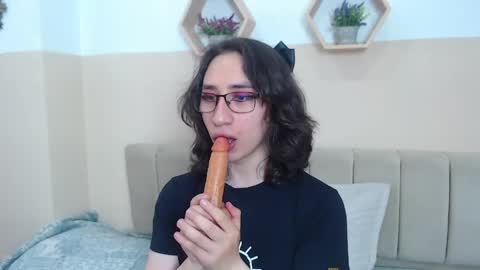 charlothe_dumont online show from 21, 4, 2026