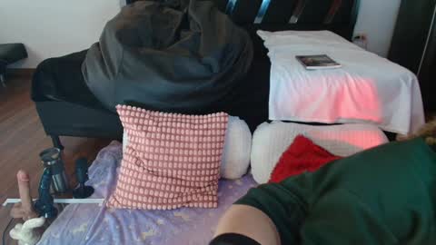 Snapshot of charlotte1117 chatting on 12, 1, 2025 Char 3 online show from 12, 1, 2025