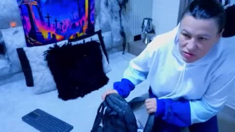 charlotte online show from 25, 10, 2025