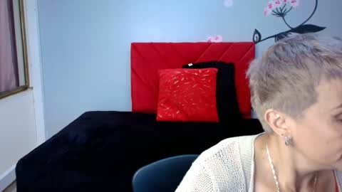 Snapshot of charlotte__gray chatting on 27, 10, 2025 CHARLOTTE GRAY online show from 27, 10, 2025