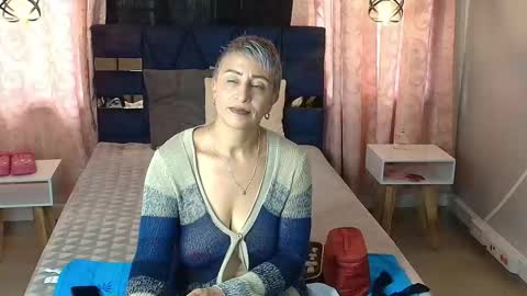 Snapshot of charlotte__gray chatting on 1, 12, 2025 CHARLOTTE GRAY online show from 1, 12, 2025