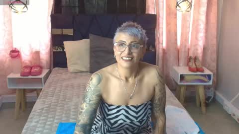 Snapshot of charlotte__gray chatting on 4, 12, 2025 CHARLOTTE GRAY online show from 4, 12, 2025