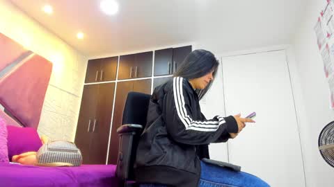 Snapshot of charlotte_icee chatting on 3, 2, 2025 Charlotte Icee online show from 3, 2, 2025