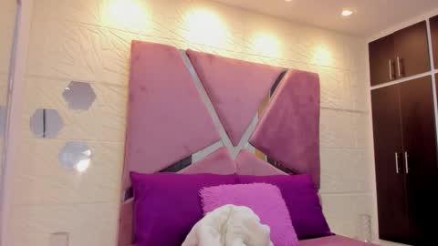 Charlotte Icee online show from 27, 11, 2025