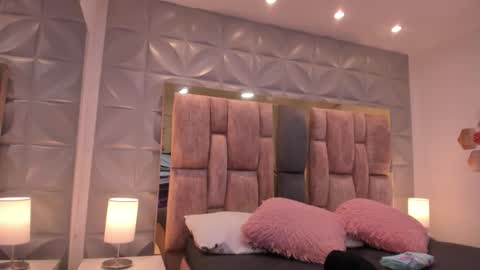 Charlotte Icee online show from 19, 3, 2026