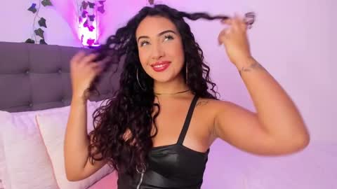 Snapshot of charlotte_jamees chatting on 2, 3, 2025 Charlotte james online show from 2, 3, 2025