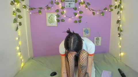 Snapshot of charlotte_queeen chatting on 12, 12, 2024 Charlotte online show from 12, 12, 2024