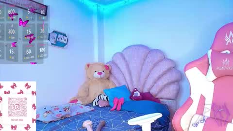 Snapshot of charlotte_walker1 chatting on 7, 1, 2026 charlotte_walker1 online show from 7, 1, 2026