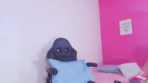 Snapshot of charlottte_miller chatting on 4, 10, 2025 Charlotte online show from 4, 10, 2025